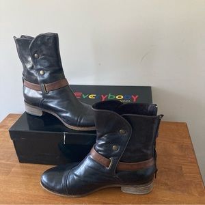 Patto Buckel Everybody Ankel Boots by BZ MODA